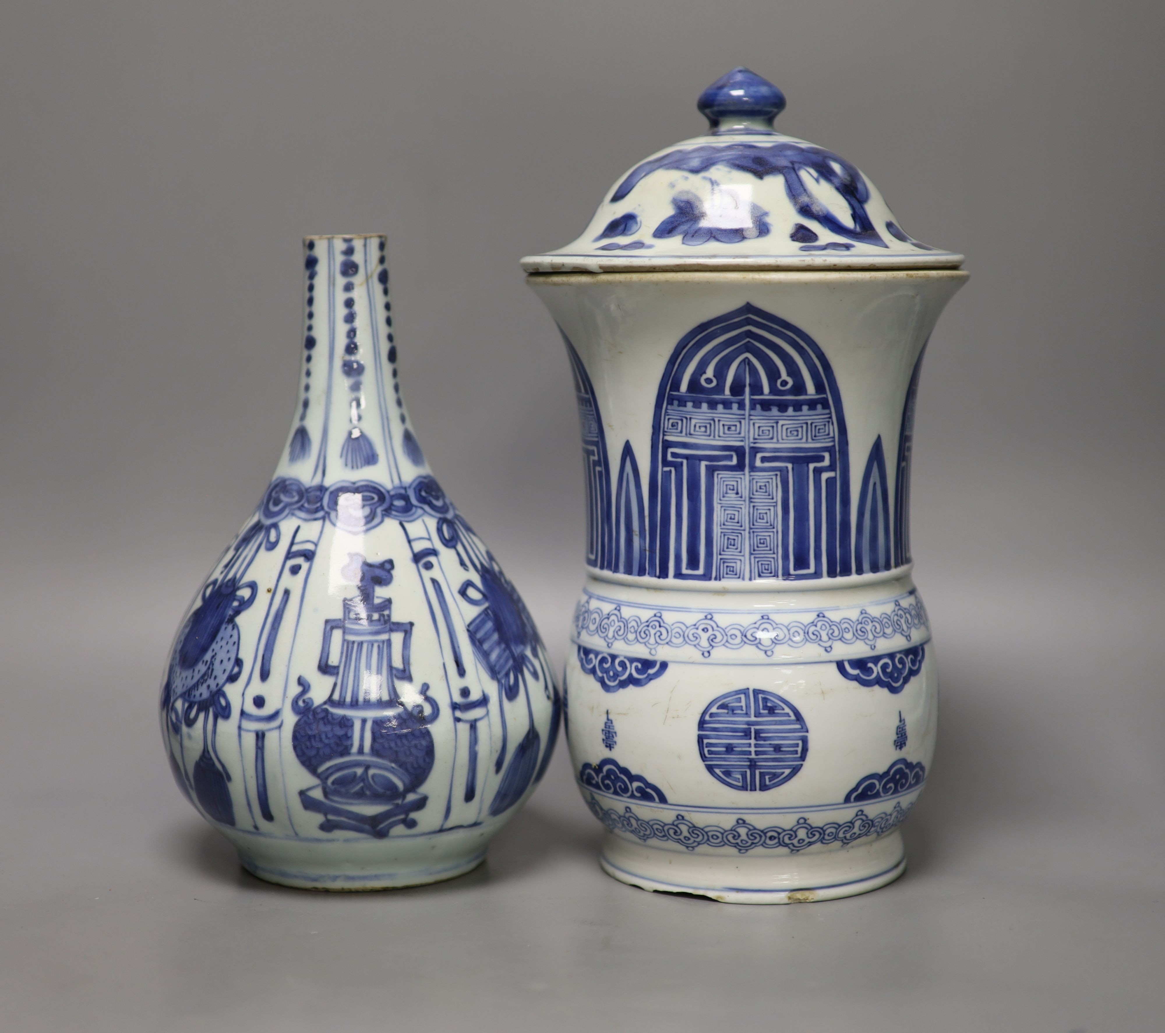 A study group of Chinese blue and white porcelain, 17th/18th century